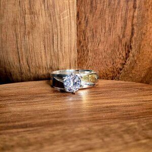 Sterling Silver & Gold Accent Solitaire Ring – Size 6.5 – Brand New 💍